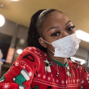 Meet your Posher, Simone